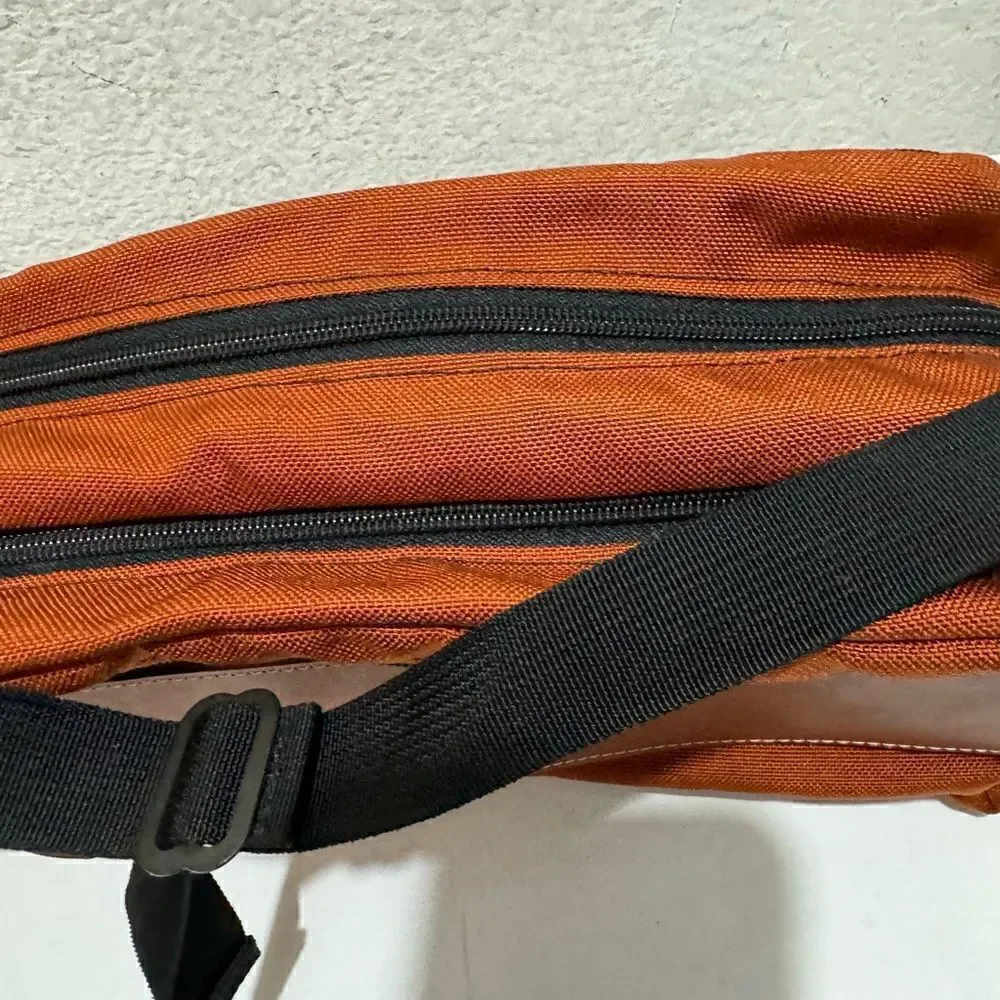Wildgoose TEXAS MADE toiletry bag reddish brown